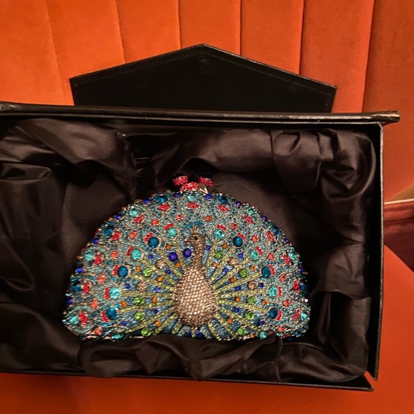 Beautiful rhinestone clutch! Beautiful colors very detailed.. new! - Picture 1 of 6